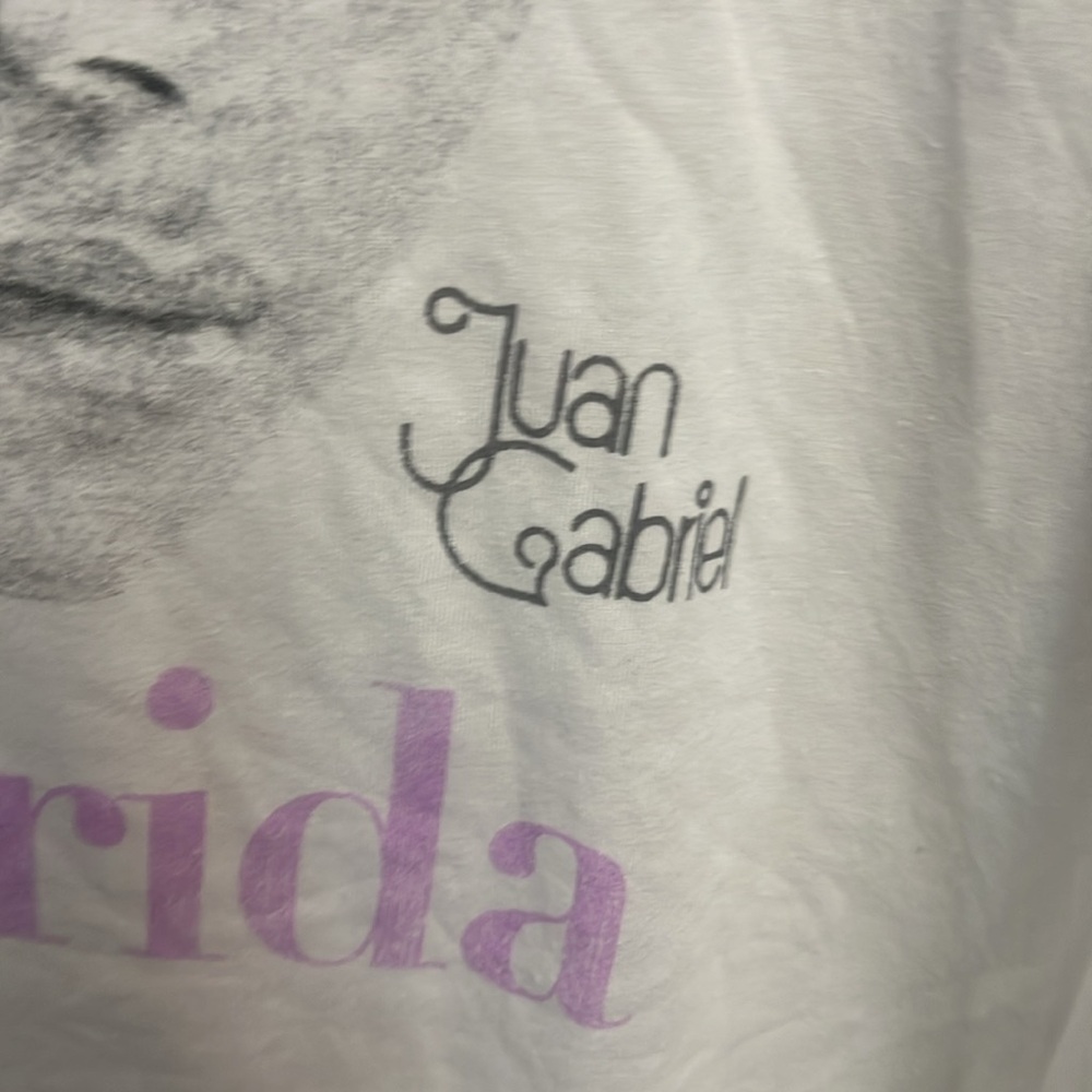 2X Cream Graphic T-Shirt with Querida Print New - Picture 4 of 7